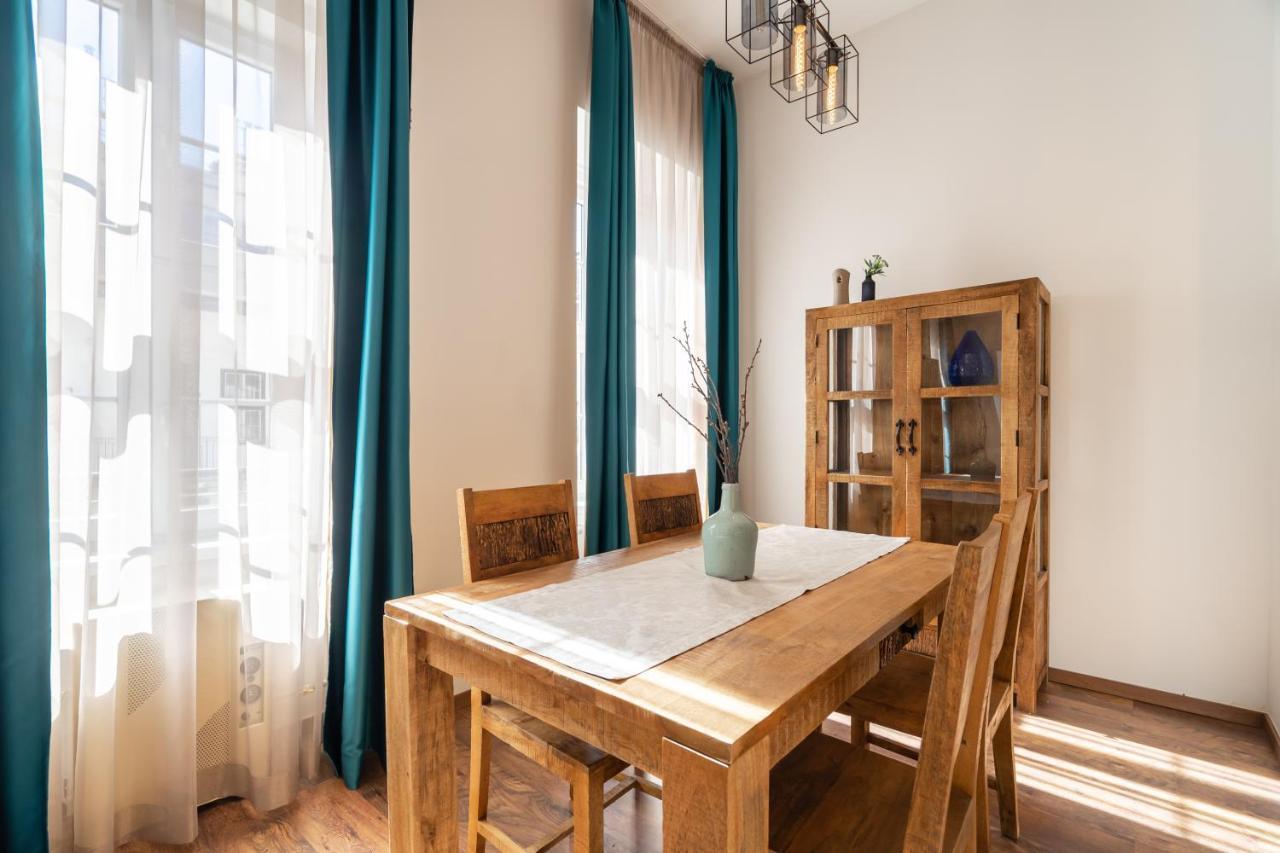 Basilika View Elegant Suite Need Reservation For Free Parking بودابست المظهر الخارجي الصورة